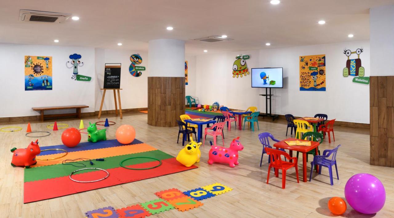 Hs 홋손 스마트 아카풀코 호텔 외부 사진 A classroom at the school