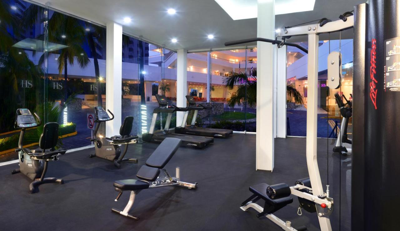 Hs 홋손 스마트 아카풀코 호텔 외부 사진 A gym at a resort