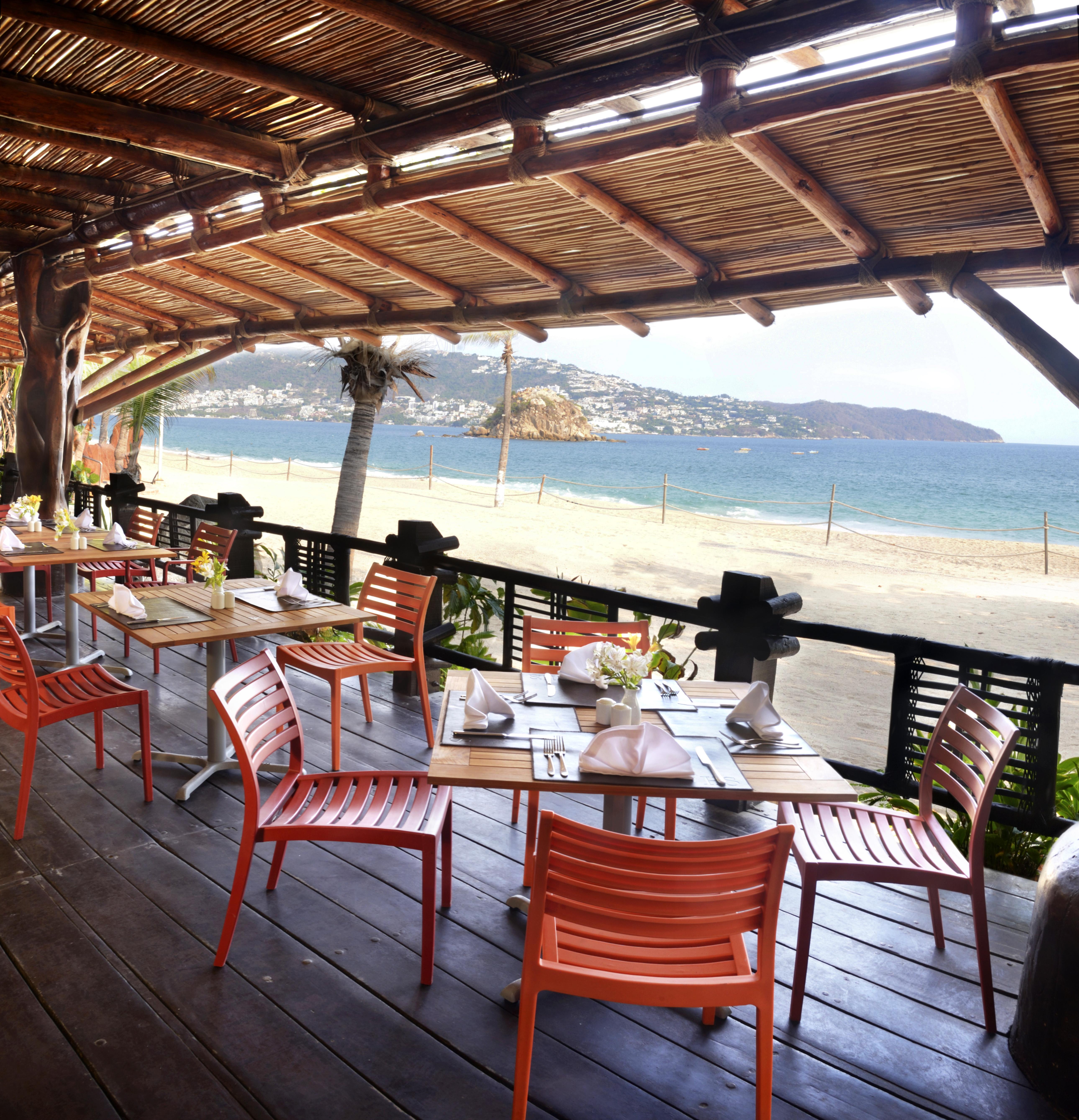 Hs 홋손 스마트 아카풀코 호텔 외부 사진 Beachfront restaurant in Puerto Vallarta